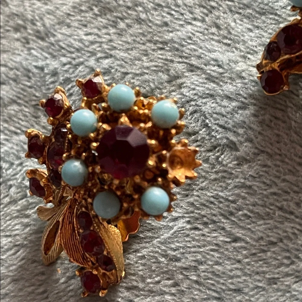 Florenza clip on earrings - Picture 4 of 4